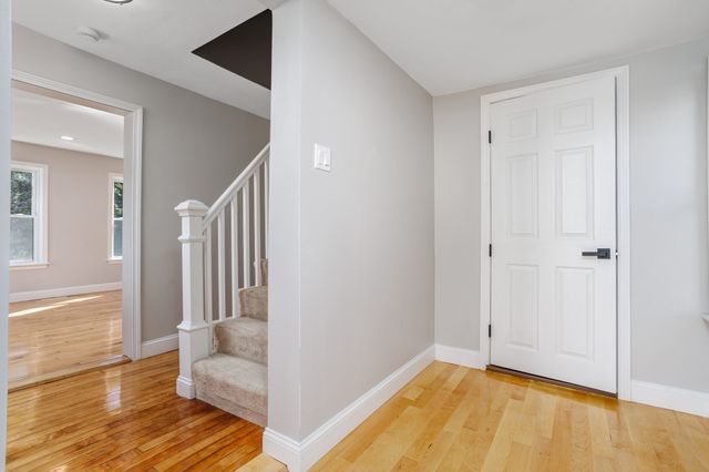 19 Kittredge St, Leominster, MA 01453
