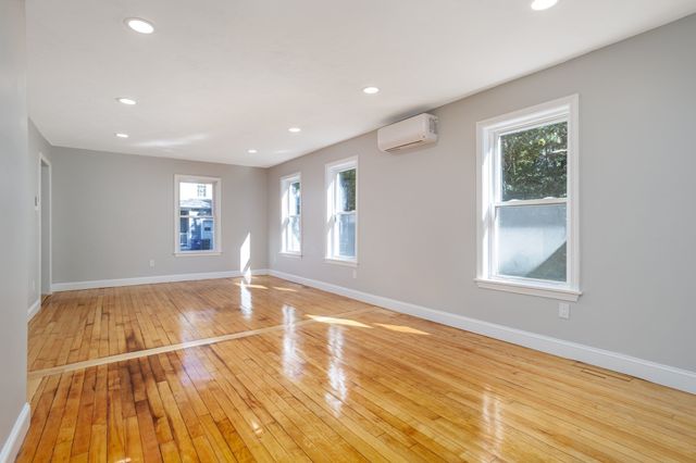 19 Kittredge St, Leominster, MA 01453