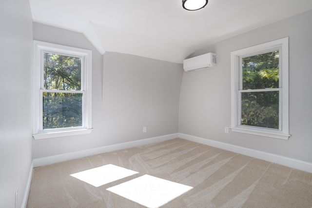 19 Kittredge St, Leominster, MA 01453