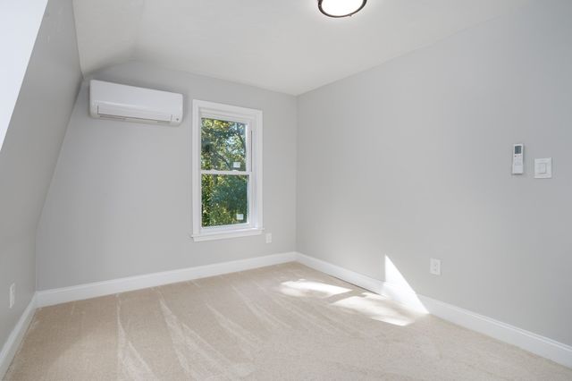 19 Kittredge St, Leominster, MA 01453