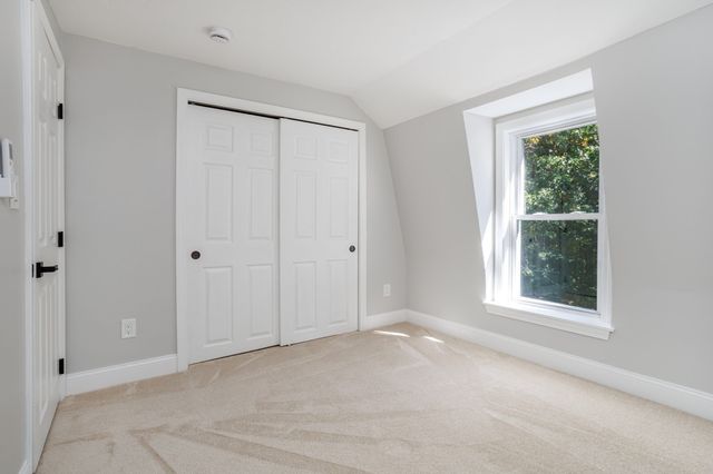 19 Kittredge St, Leominster, MA 01453
