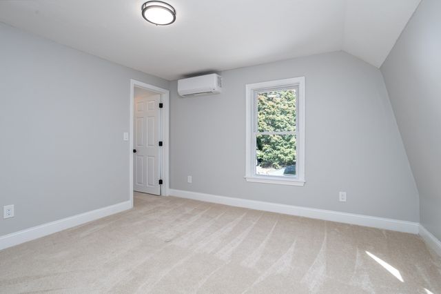 19 Kittredge St, Leominster, MA 01453