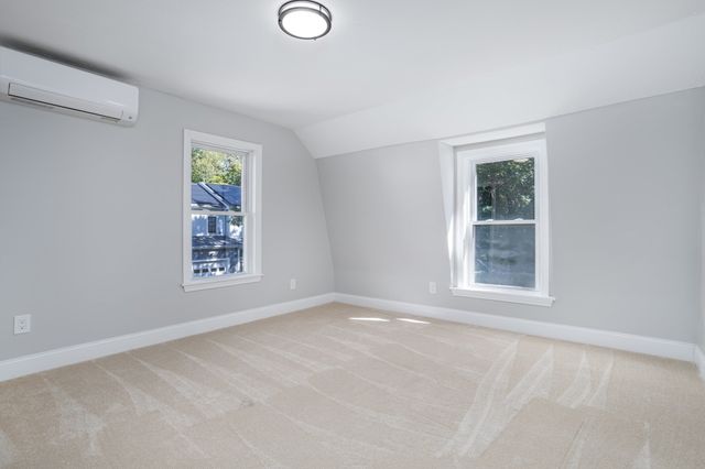 19 Kittredge St, Leominster, MA 01453