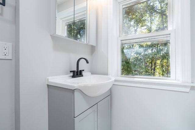 19 Kittredge St, Leominster, MA 01453