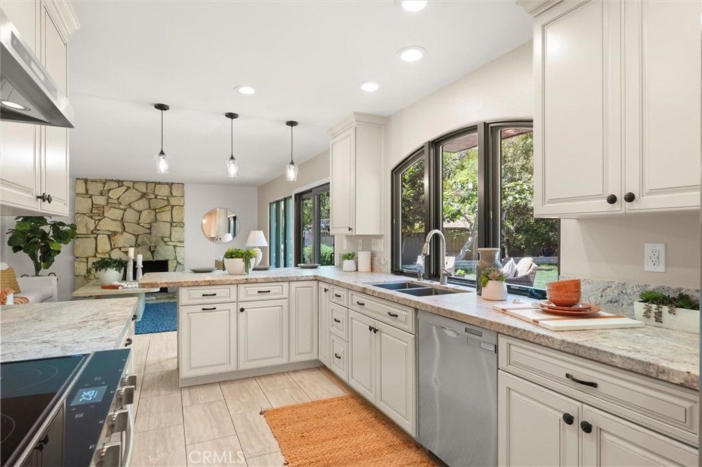 Image 14 of property listing at 30408 Via Victoria, Rancho Palos Verdes, CA 90275