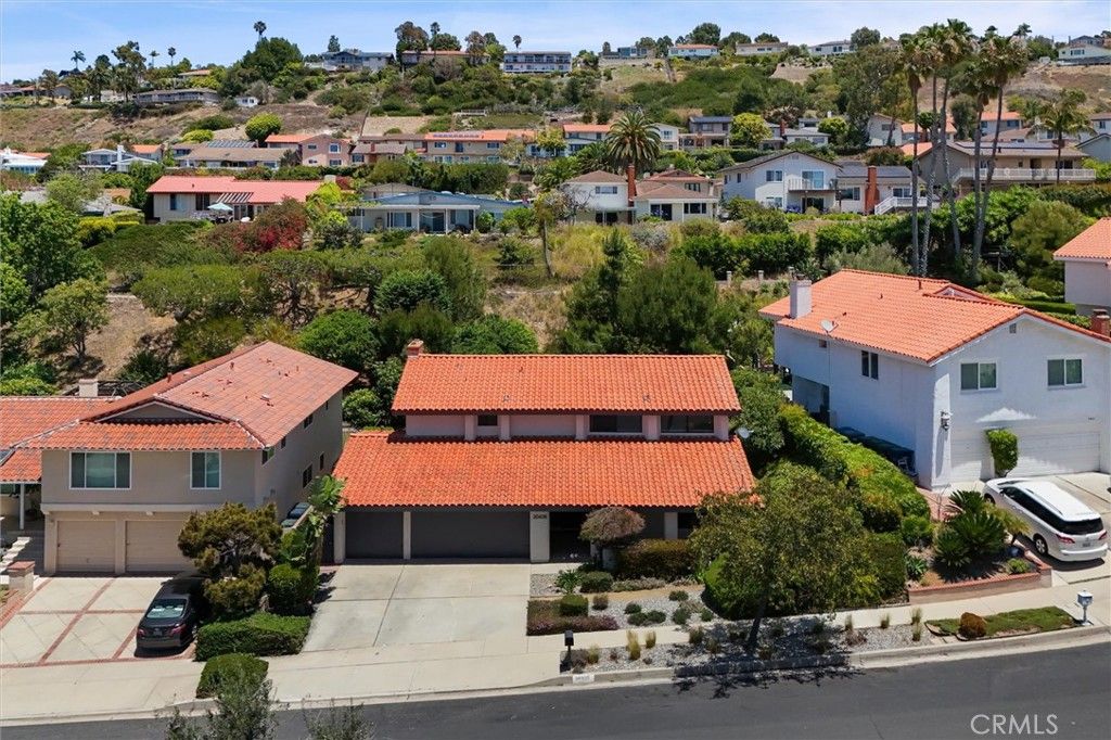 Image 5 of property listing at 30408 Via Victoria, Rancho Palos Verdes, CA 90275