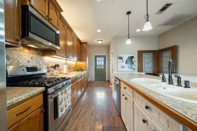 404 Fm 1566 W, Wolfe City, TX 75496