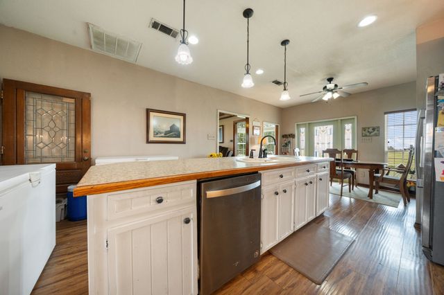 404 Fm 1566 W, Wolfe City, TX 75496
