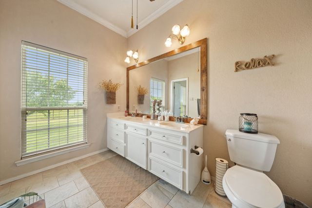 404 Fm 1566 W, Wolfe City, TX 75496