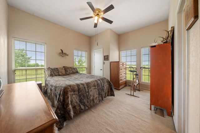 404 Fm 1566 W, Wolfe City, TX 75496