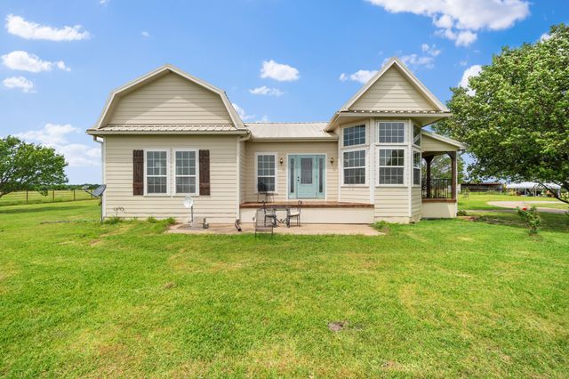 404 Fm 1566 W, Wolfe City, TX 75496