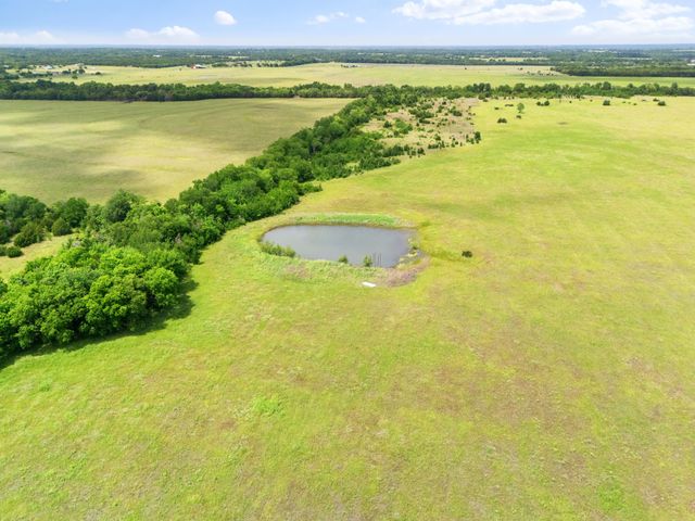 404 Fm 1566 W, Wolfe City, TX 75496