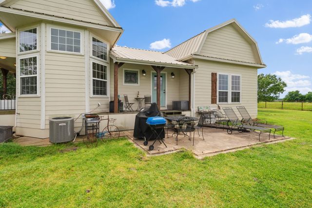 404 Fm 1566 W, Wolfe City, TX 75496