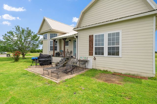 404 Fm 1566 W, Wolfe City, TX 75496