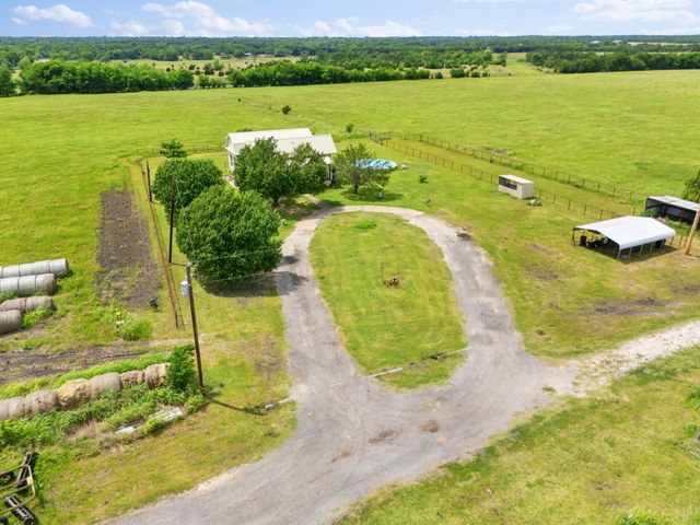404 Fm 1566 W, Wolfe City, TX 75496