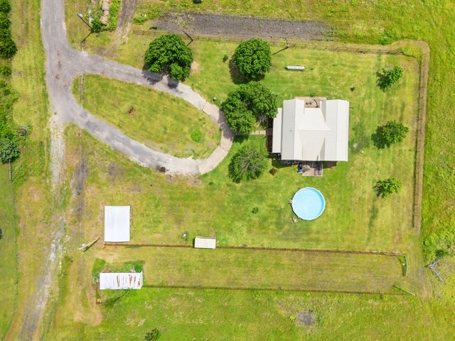 404 Fm 1566 W, Wolfe City, TX 75496