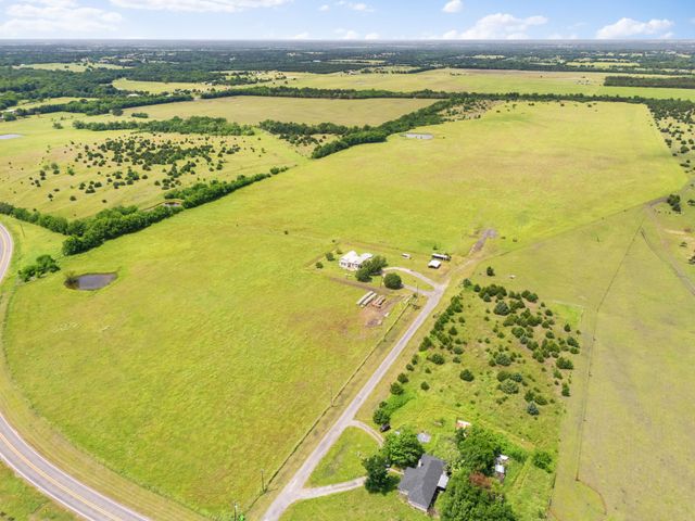 404 Fm 1566 W, Wolfe City, TX 75496