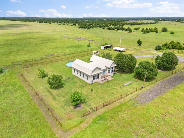 404 Fm 1566 W, Wolfe City, TX 75496