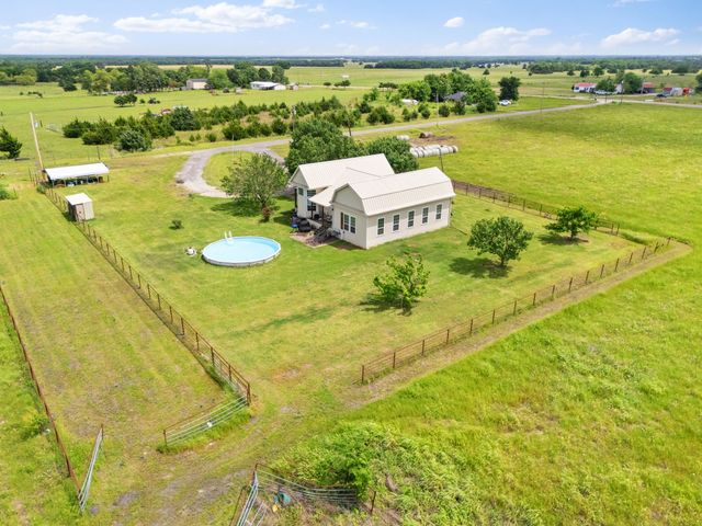 404 Fm 1566 W, Wolfe City, TX 75496