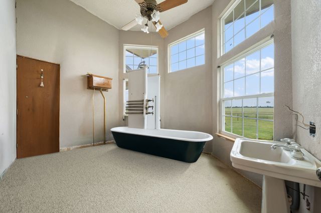 404 Fm 1566 W, Wolfe City, TX 75496