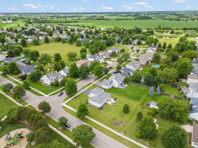 803 Canyon Trail, Yorkville, IL 60560