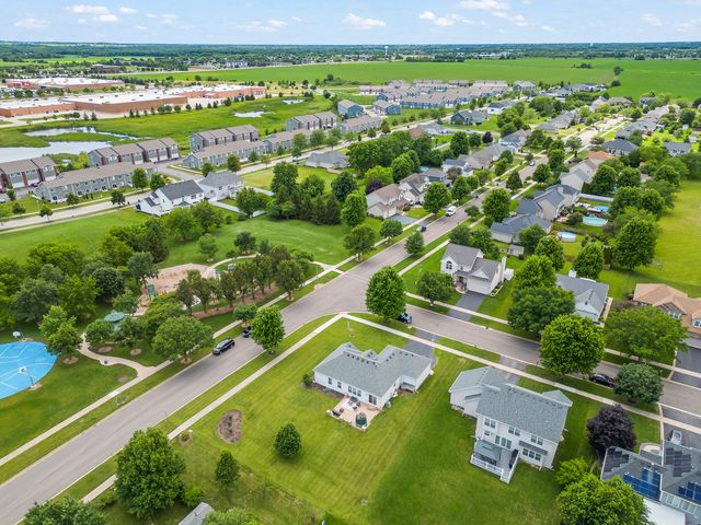 803 Canyon Trail, Yorkville, IL 60560