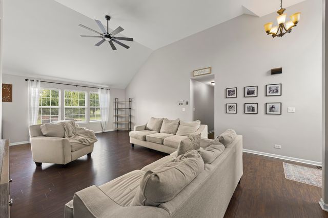 803 Canyon Trail, Yorkville, IL 60560