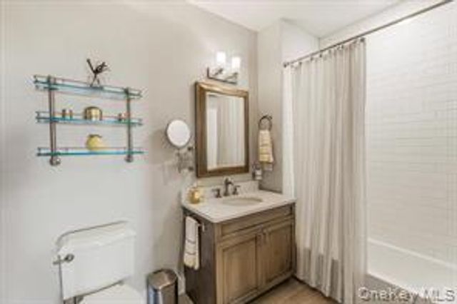 225 Marina Pointe Drive 225, East Rockaway, NY 11518