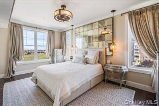 225 Marina Pointe Drive 225, East Rockaway, NY 11518