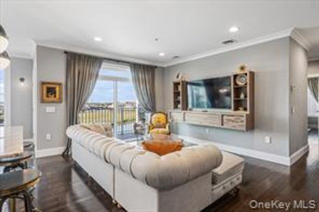 225 Marina Pointe Drive 225, East Rockaway, NY 11518