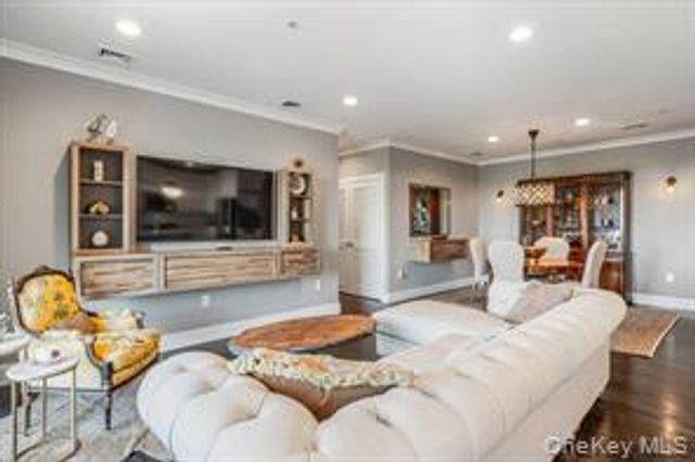 225 Marina Pointe Drive 225, East Rockaway, NY 11518