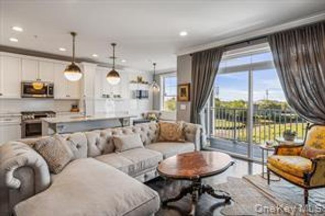 225 Marina Pointe Drive 225, East Rockaway, NY 11518