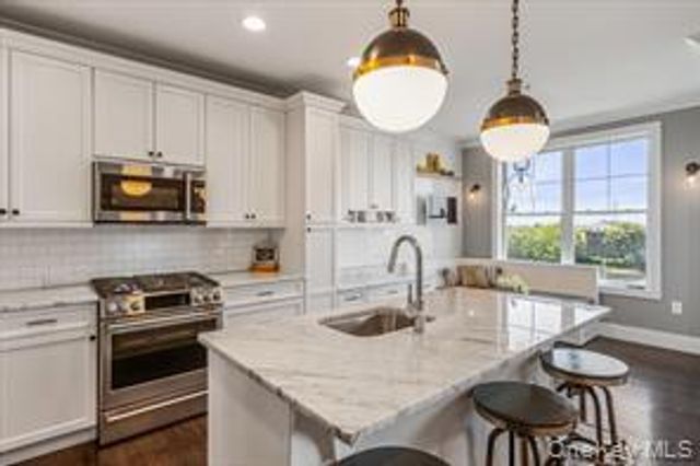 225 Marina Pointe Drive 225, East Rockaway, NY 11518
