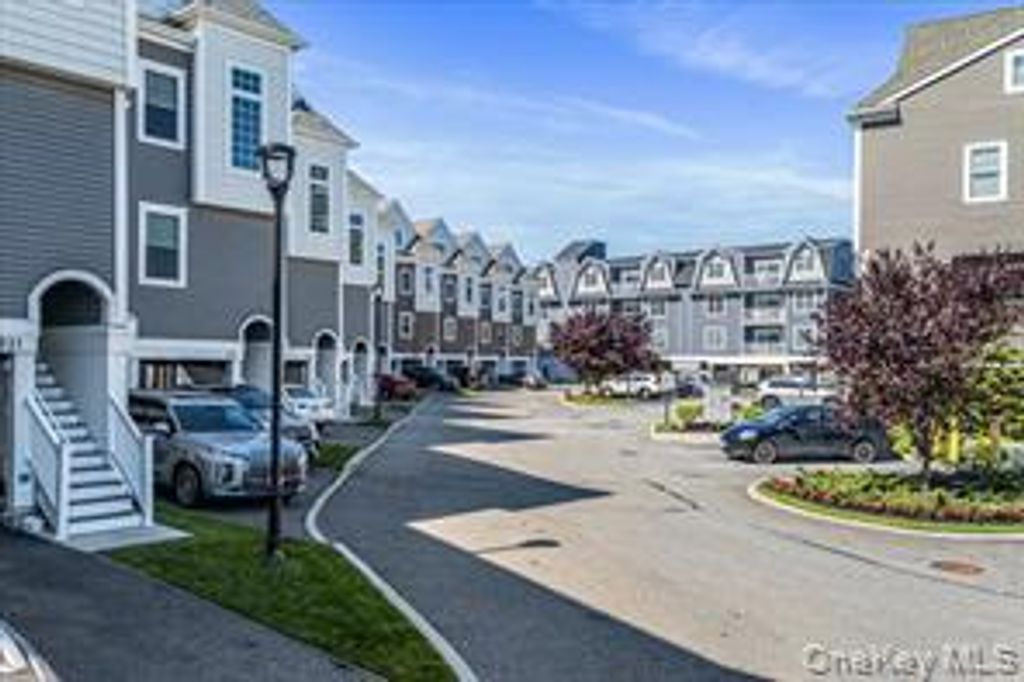 225 Marina Pointe Drive 225, East Rockaway, NY 11518