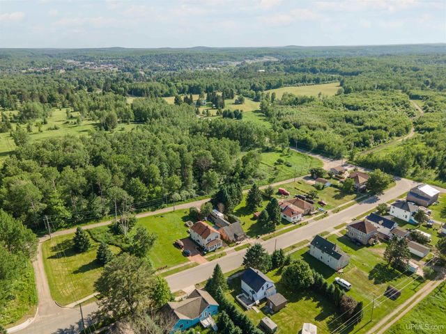 60 Allen Street, Iron River, MI 49935