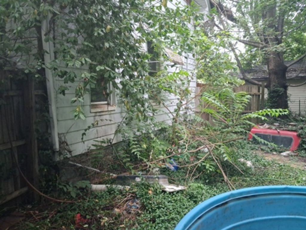 Image 3 of property listing at 201 S Pruyn Avenue, Salem, IL 62881