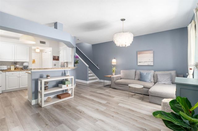 4942 NW 1ST PLACE, Gainesville, FL 32607