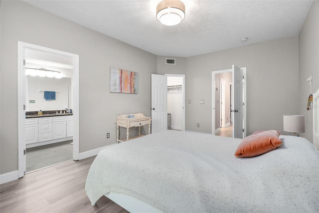 4942 NW 1ST PLACE, Gainesville, FL 32607