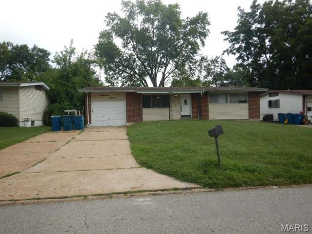 1715 Beecher Drive, St Louis, MO 63136