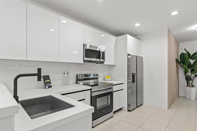 6040 NW 30th Ave, Miami, FL 33142