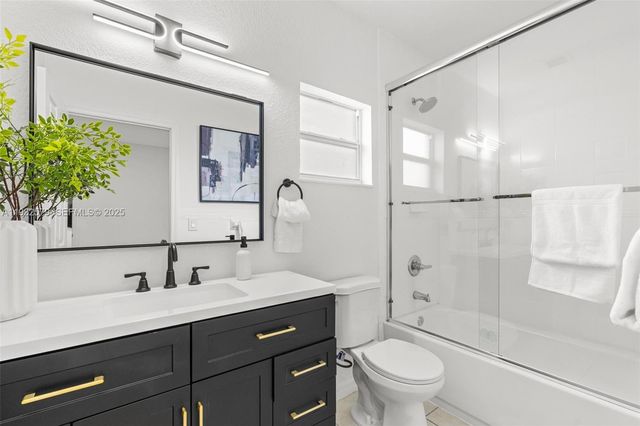 6040 NW 30th Ave, Miami, FL 33142