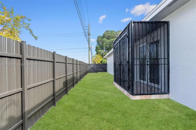 6040 NW 30th Ave, Miami, FL 33142