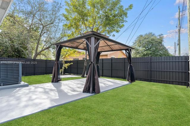 6040 NW 30th Ave, Miami, FL 33142