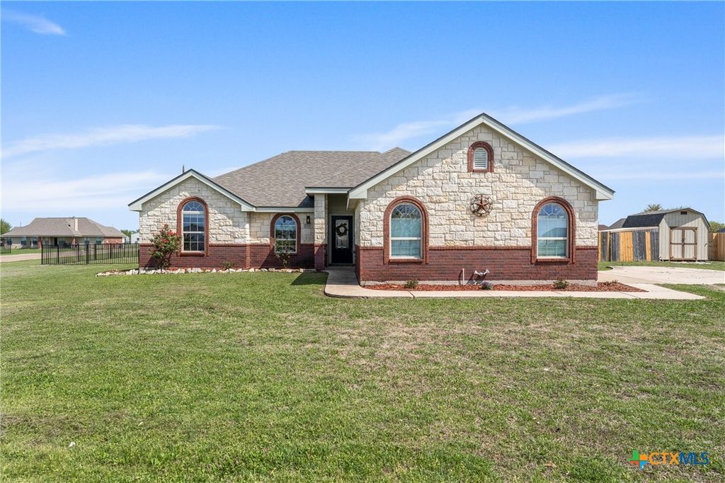2001 Sun Circle, Rogers, TX 76569