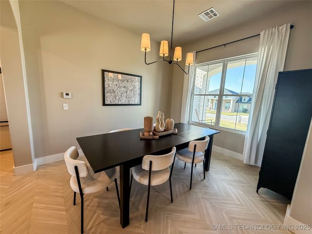 808 W Prairie View Road, Ardmore, OK 73401