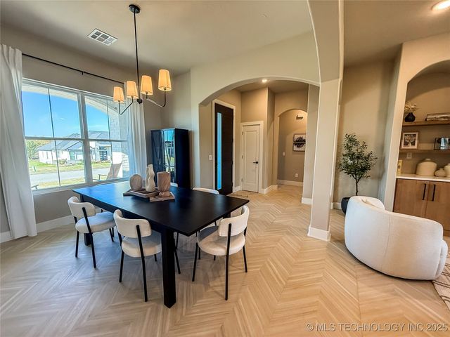 808 W Prairie View Road, Ardmore, OK 73401