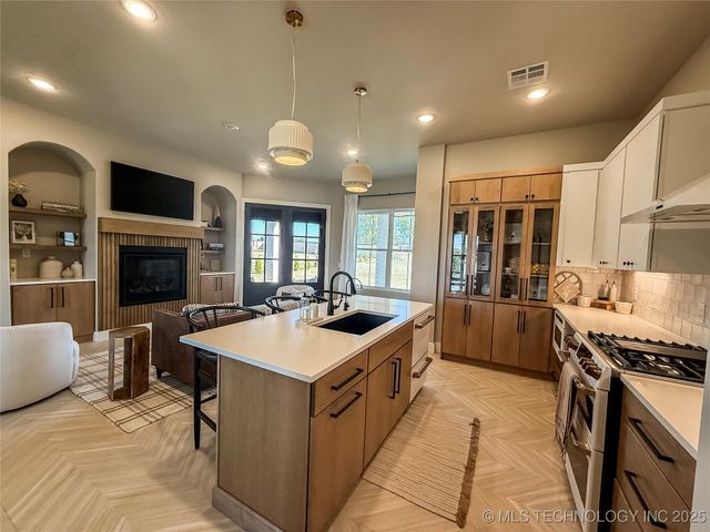 808 W Prairie View Road, Ardmore, OK 73401