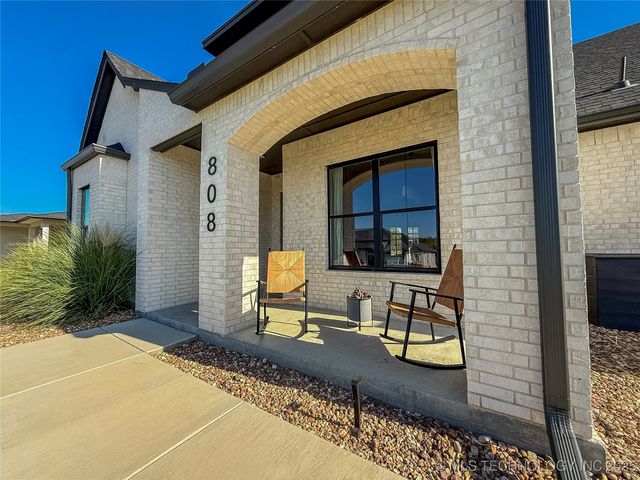 808 W Prairie View Road, Ardmore, OK 73401