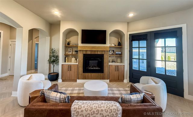 808 W Prairie View Road, Ardmore, OK 73401