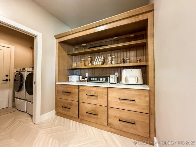 808 W Prairie View Road, Ardmore, OK 73401